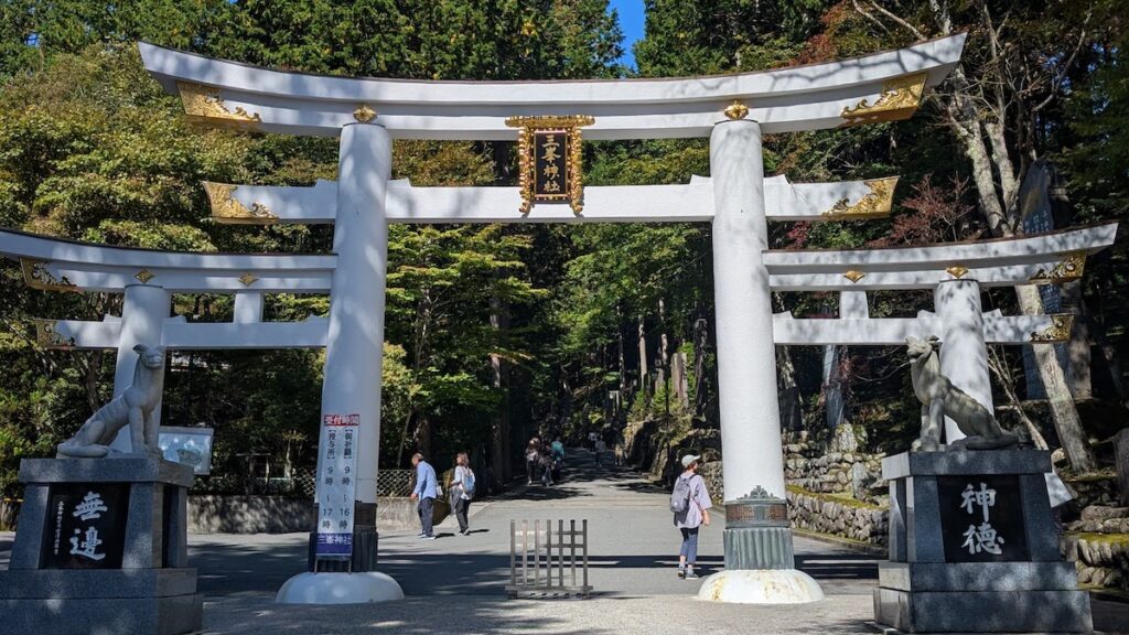 カーナビアプリが案内してくれた三峯神社へのスリリングな道
